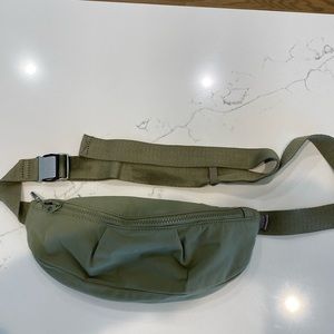 Athleta Fanny pack 12 x 5 inches. Olive green
